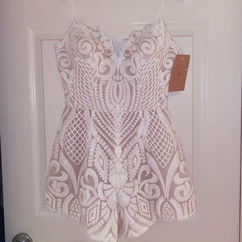 SOLD 👰🏼‍♀️ 👰🏽 Hayley Paige Romper
